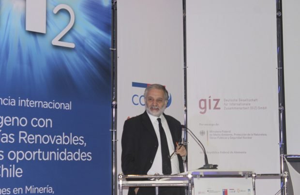 Corfo anuncia programa que impulsaría producción de hidrógeno mediante energía solar