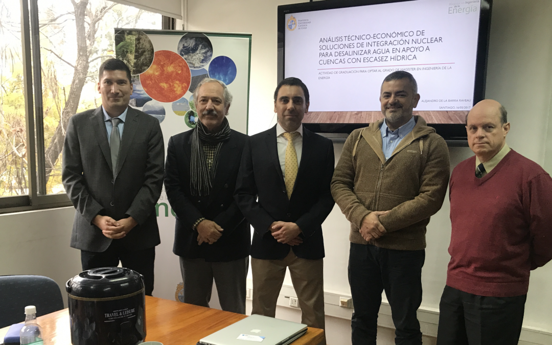 Alejandro De La Barra defiende exitosamente su Actividad de Graduación y se convierte en un nuevo Graduado del MIE – UC