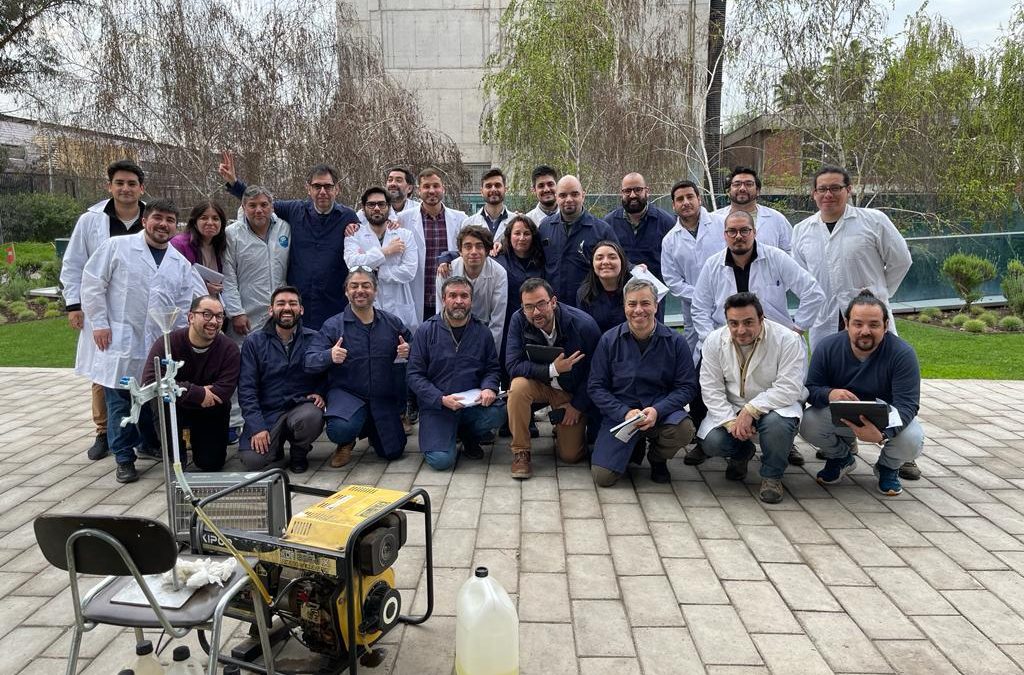 MIE-UC realiza Laboratorio de producción de Biodiesel junto a sus estudiantes